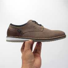 남성 캐주얼 더비 신발의 그림