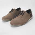 남성 캐주얼 더비 신발의 그림