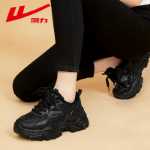 캐주얼 키 높이 여성 운동화의 그림