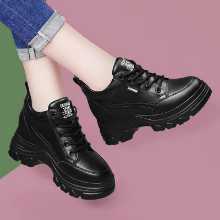 봄과 가을 캐주얼 가죽 신발 여성 두꺼운 바닥 팝 신발 여성 2021 새로운 여성 신발 싱글 신발 부드러운 가죽 스포츠 신발 여행 신발의 그림