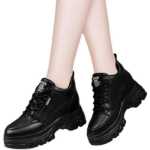 봄과 가을 캐주얼 가죽 신발 여성 두꺼운 바닥 팝 신발 여성 2021 새로운 여성 신발 싱글 신발 부드러운 가죽 스포츠 신발 여행 신발의 그림