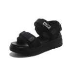 스포츠 샌들 여성 신발의 그림