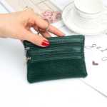 동전 카드 키 가방의 그림