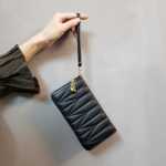 란제리 숙녀 지갑의 그림