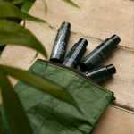 반얀트리 트래블링 샴푸 & 컨디셔닝 세트 반얀트리 헤어 & 바디 리페어링 & 너리싱 세트 남성용 & 여성용의 그림