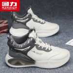 남성 농구스포츠운동화의 그림