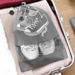 일본식 여행용 신발 및 부츠 가방의 그림