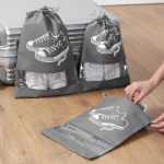 일본식 여행용 신발 및 부츠 가방의 그림