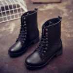 큰 사이즈 마틴 부츠의 그림