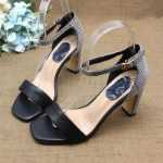 헤드 레이어 양가죽  여성 정장  샌들의 그림