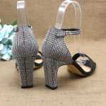 헤드 레이어 양가죽  여성 정장  샌들의 그림