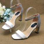 헤드 레이어 양가죽  여성 정장  샌들의 그림