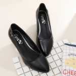 정품 여성용 가죽 신발 블랙의 그림