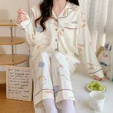 산후 모유 수유 잠옷의 그림