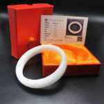 옥 팔찌 선물 도매 사천 화이트 옥 팔찌 인증서 상자가있는 아프가니스탄 옥 선물 화이트 옥 팔찌의 그림