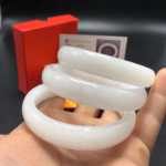 옥 팔찌 선물 도매 사천 화이트 옥 팔찌 인증서 상자가있는 아프가니스탄 옥 선물 화이트 옥 팔찌의 그림