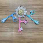 조절 가능한 신생아 기저귀 클립 아기 기저귀 후크 플라스틱 후크 기저귀 패스너 아프리카 제품 기저귀 후크의 그림