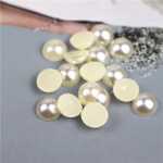 반원형 진주, 진주 액세서리, 모조 진주, 보석 액세서리, 한국 헤어 액세서리, 레진 액세서리, 헤어 액세서리 DIY의 그림