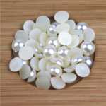 반원형 진주, 진주 액세서리, 모조 진주, 보석 액세서리, 한국 헤어 액세서리, 레진 액세서리, 헤어 액세서리 DIY의 그림