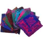 가을과 겨울 두 배 두꺼운 모직 사각 스카프 농촌 여성은 머리 스카프를 감싸고 중년 및 노인 여성은 구식 노동 보호를 땅에까지 감쌌습니다.의 그림