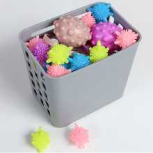 벽걸이 형 중공 보관 바구니 세탁 용품 분류 보관 바구니 가정용 욕실 잡화 보관 걸이 세탁 바구니의 그림