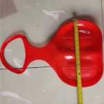 플라스틱 스키 장난감 샌드보드 스키 스키 패드 성인용 및 어린이용 스키 매트 스키 도구 스키 스키의 그림