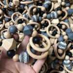 아기 젖꼭지 팔찌 너도밤나무 실리콘 구슬 젖꼭지 아기 딸랑이 유모차 액세서리 장난감 아기 제품의 그림