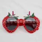 피크닉 파티 레저 용품 사진 장식을 할 때 공장 직접 슈퍼 귀여운 딸기 모양의 파티 안경의 그림