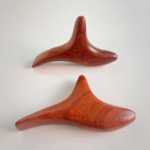 마호가니 삼지창 삼각형 새 마사지 스크래핑 보드 나무 경혈 마사지 보조 여행 용품의 그림