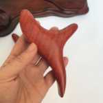 마호가니 삼지창 삼각형 새 마사지 스크래핑 보드 나무 경혈 마사지 보조 여행 용품의 그림