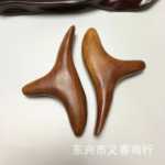 메인 삼각 새 마사지 스크래핑 보드 마호가니 삼지창 나무 경혈 마사지 보조 여행 용품의 그림