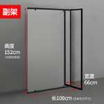 문구 선반 진열대의 그림