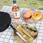 캠핑 여행용 식기 세트의 그림