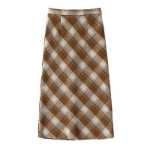 체크 무늬 트위드 스커트의 그림